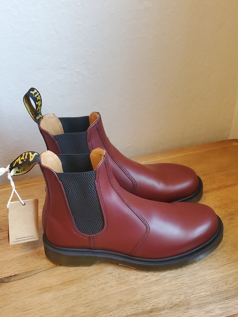 NWT!!!Dr. Martens Smooth Cherry Red Leather Oxblood Chelsea Boots M7W8